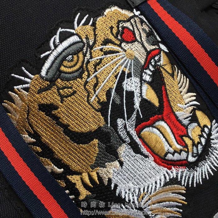 GUCCI 古馳男包 新款 429037 Techpack 刺繡裝飾 古馳雙肩背包 黑色